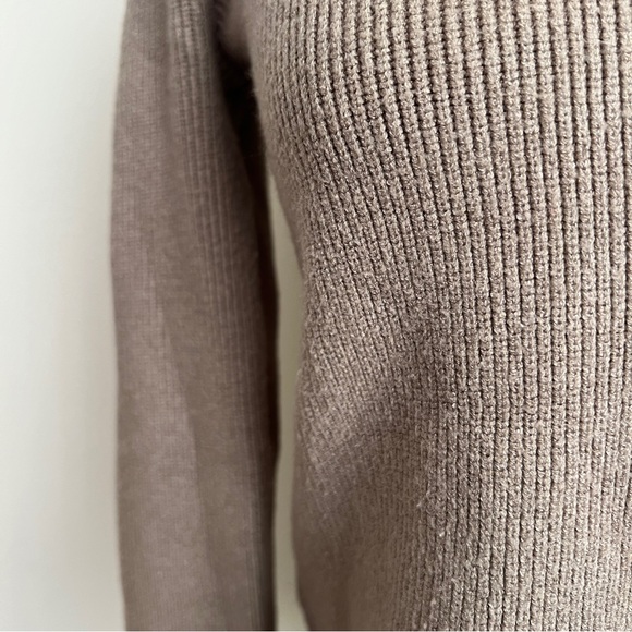 FIGS Ribbed Knit Pocket Loungewear Sweater in Latte Brown Size Small - Picture 4 of 8